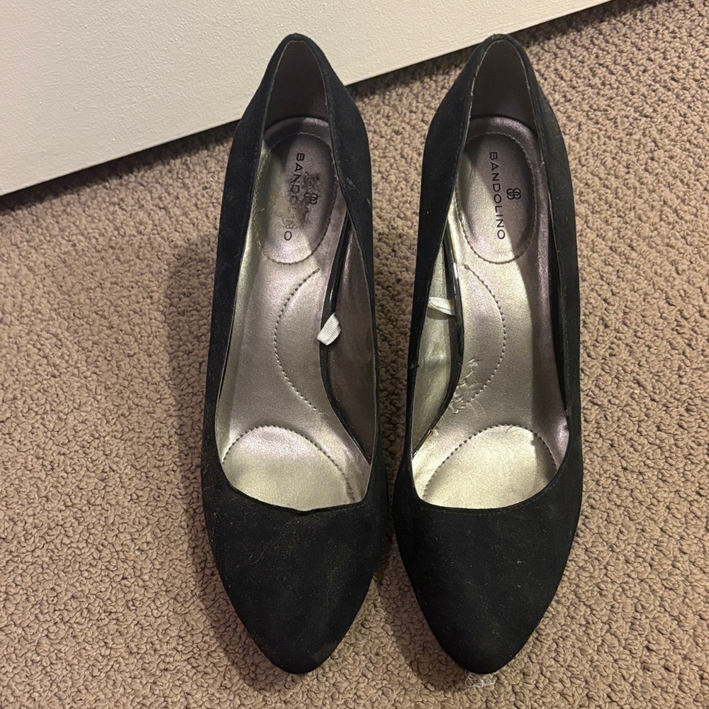 Bandolino Classic Black Heels - Picture 2 of 2